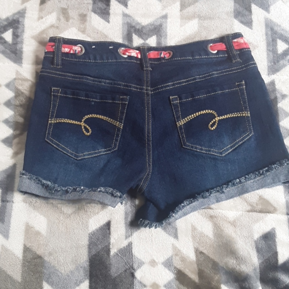 Shorts - Picture 2 of 3